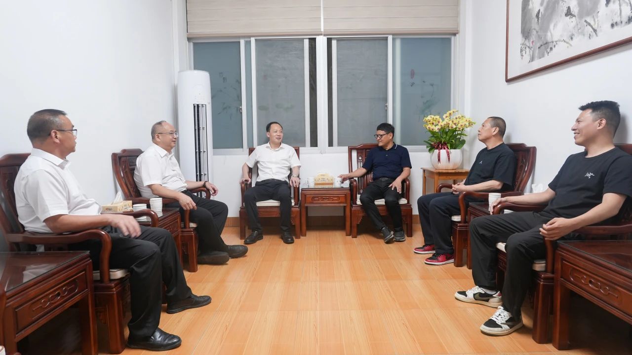 华安县委书记会见开云网页版·官方版在线登入代表